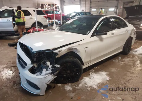 2016 Mercedes-Benz C 450 Amg 4Matic z USA, uszkodzony, nr VIN 55SWF6EB2GU112265